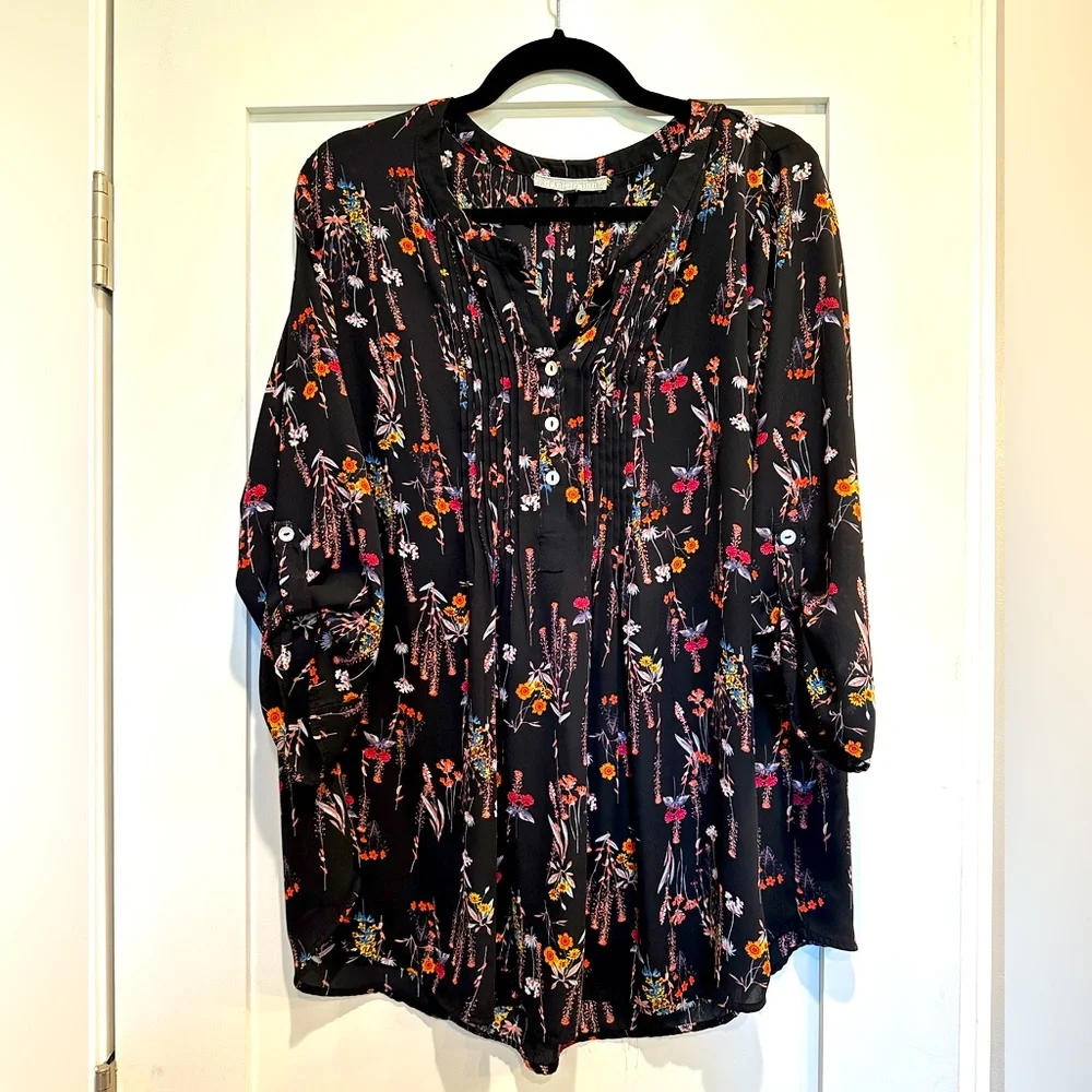 Daniel Rainn Black Floral Pintuck Button-Front Blouse - Picture 3 of 10